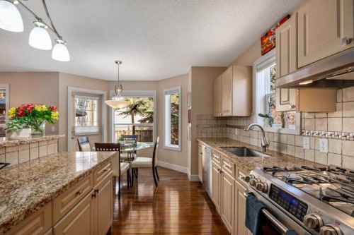 15 Valley Brook Circle Nw, Calgary, AB - Indoor Photo Showing Kitchen With Upgraded Kitchen