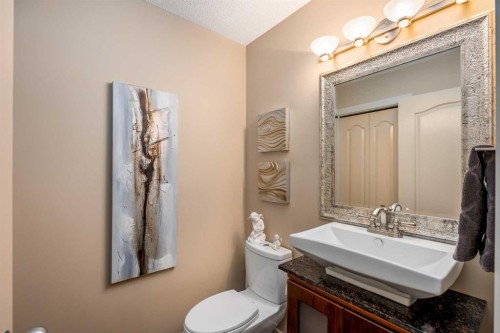 15 Valley Brook Circle Nw, Calgary, AB - Indoor Photo Showing Bathroom