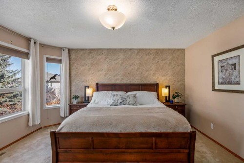 15 Valley Brook Circle Nw, Calgary, AB - Indoor Photo Showing Bedroom