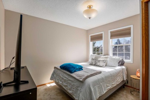 15 Valley Brook Circle Nw, Calgary, AB - Indoor Photo Showing Bedroom