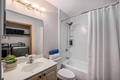 15 Valley Brook Circle Nw, Calgary, AB - Indoor Photo Showing Bathroom