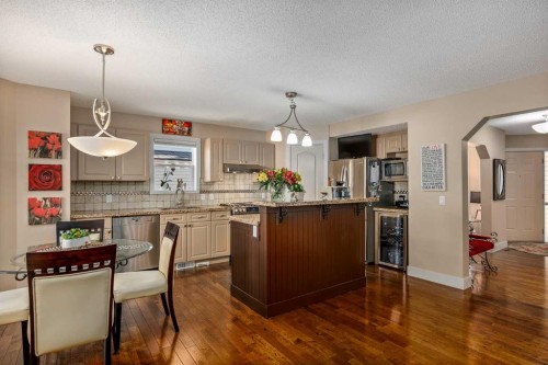 15 Valley Brook Circle Nw, Calgary, AB - Indoor Photo Showing Kitchen With Upgraded Kitchen