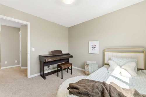 87 Sage Hill Way Nw, Calgary, AB - Indoor Photo Showing Bedroom