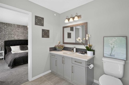 31 Lucas Boulevard Nw, Calgary, AB - Indoor Photo Showing Bathroom