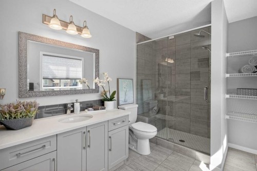 31 Lucas Boulevard Nw, Calgary, AB - Indoor Photo Showing Bathroom