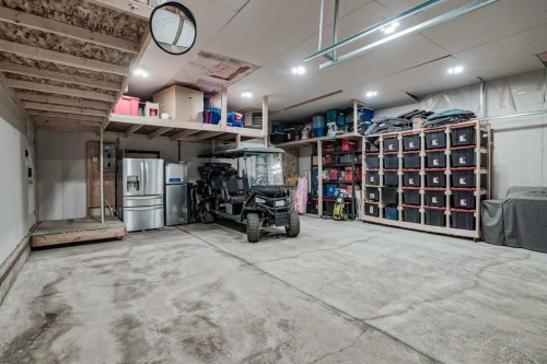 31 Lucas Boulevard Nw, Calgary, AB - Indoor Photo Showing Garage