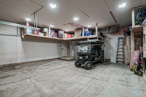 31 Lucas Boulevard Nw, Calgary, AB - Indoor Photo Showing Garage