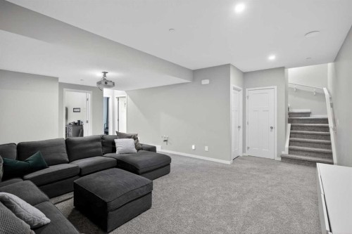 31 Lucas Boulevard Nw, Calgary, AB - Indoor Photo Showing Living Room