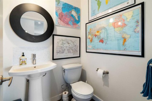 61 Cougar Ridge Cove Sw, Calgary, AB - Indoor Photo Showing Bathroom