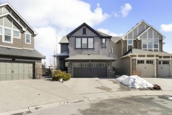 61 Cougar Ridge Cove SW Calgary, AB T3H 0S5