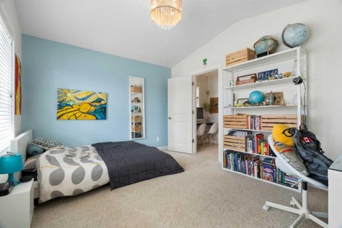 61 Cougar Ridge Cove Sw, Calgary, AB - Indoor Photo Showing Bedroom
