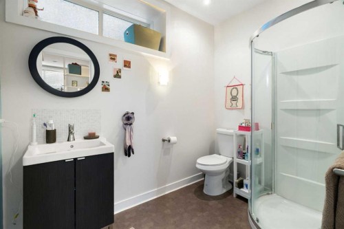61 Cougar Ridge Cove Sw, Calgary, AB - Indoor Photo Showing Bathroom