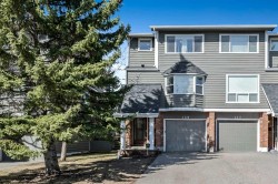 139 Woodglen Grove SW Calgary, AB T2W 4J9