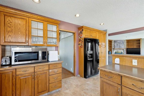 111 Scenic Ridge Court Nw, Calgary, AB - Indoor Photo Showing Kitchen