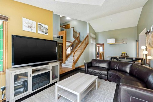 111 Scenic Ridge Court Nw, Calgary, AB - Indoor Photo Showing Living Room