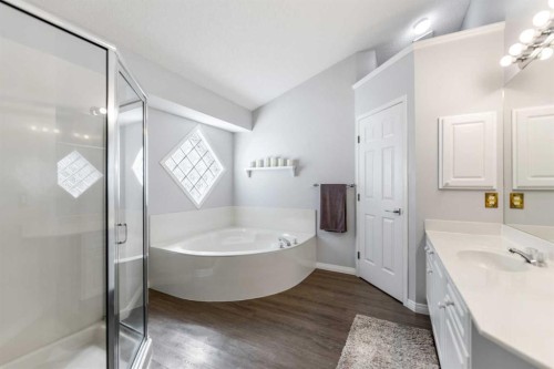 114 Rocky Ridge Green Nw, Calgary, AB - Indoor Photo Showing Bathroom