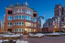 8203-400 Eau Claire Avenue SWCalgary, AB T2P 4X2
