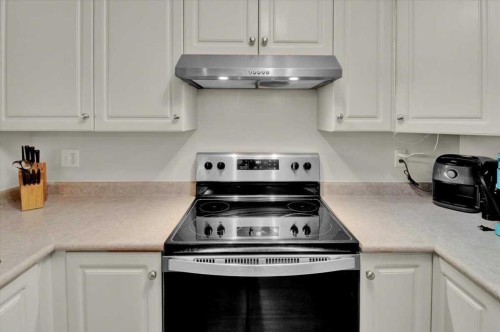 4122-4975 130 Avenue Se, Calgary, AB - Indoor Photo Showing Kitchen