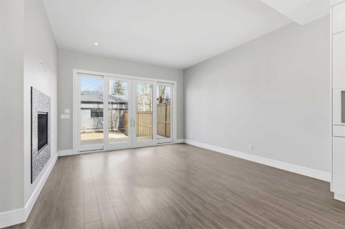 2052 46 Avenue Sw, Calgary, AB - Indoor