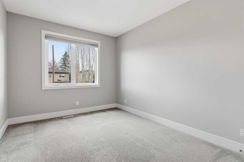 2052 46 Avenue Sw, Calgary, AB - Indoor Photo Showing Other Room