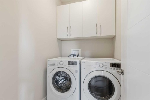 2052 46 Avenue Sw, Calgary, AB - Indoor Photo Showing Laundry Room