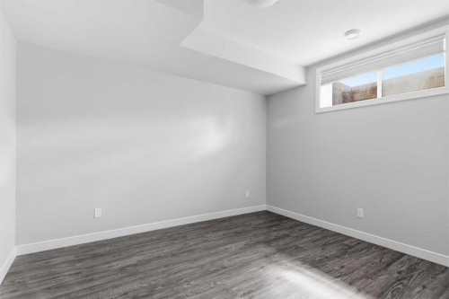 2052 46 Avenue Sw, Calgary, AB - Indoor Photo Showing Other Room
