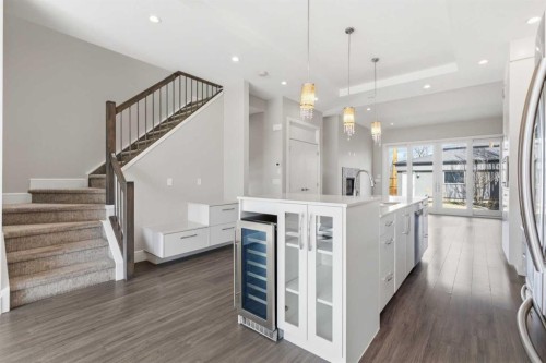 2052 46 Avenue Sw, Calgary, AB - Indoor Photo Showing Other Room