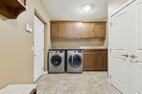 325 Evanspark Circle Nw, Calgary, AB - Indoor Photo Showing Laundry Room
