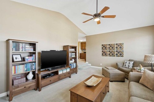 325 Evanspark Circle Nw, Calgary, AB - Indoor Photo Showing Living Room