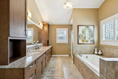 325 Evanspark Circle Nw, Calgary, AB - Indoor Photo Showing Bathroom