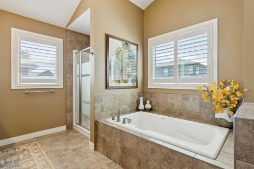 325 Evanspark Circle Nw, Calgary, AB - Indoor Photo Showing Bathroom