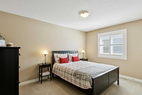 325 Evanspark Circle Nw, Calgary, AB - Indoor Photo Showing Bedroom