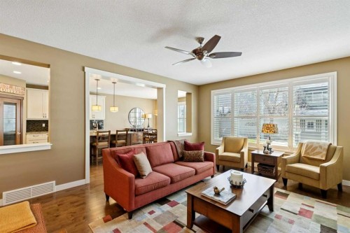 325 Evanspark Circle Nw, Calgary, AB - Indoor Photo Showing Living Room