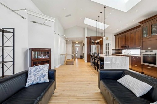 367 Discovery Place Sw, Calgary, AB - Indoor