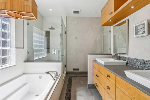 367 Discovery Place Sw, Calgary, AB - Indoor Photo Showing Bathroom