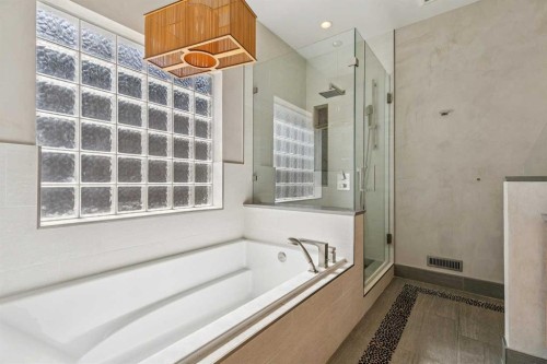 367 Discovery Place Sw, Calgary, AB - Indoor Photo Showing Bathroom