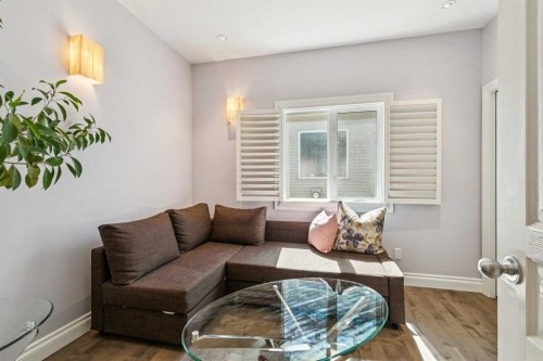 367 Discovery Place Sw, Calgary, AB - Indoor Photo Showing Living Room