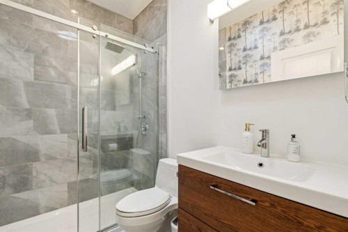 367 Discovery Place Sw, Calgary, AB - Indoor Photo Showing Bathroom