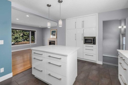 803 94 Avenue Sw, Calgary, AB - Indoor Photo Showing Kitchen