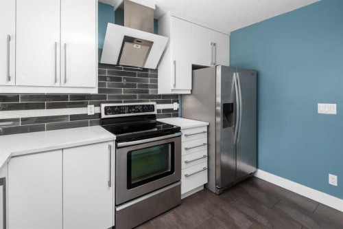 803 94 Avenue Sw, Calgary, AB - Indoor Photo Showing Kitchen With Stainless Steel Kitchen