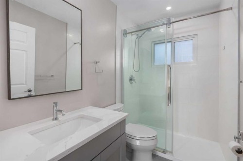 803 94 Avenue Sw, Calgary, AB - Indoor Photo Showing Bathroom