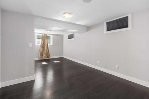 803 94 Avenue Sw, Calgary, AB - Indoor Photo Showing Other Room