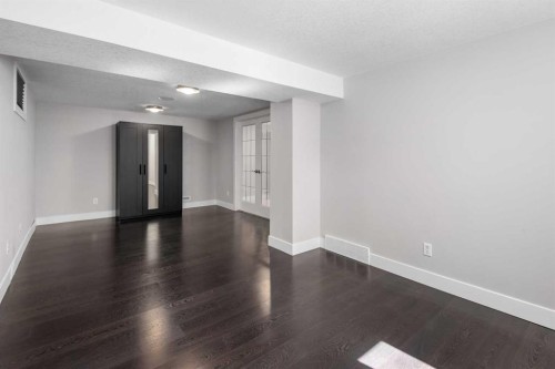 803 94 Avenue Sw, Calgary, AB - Indoor Photo Showing Other Room