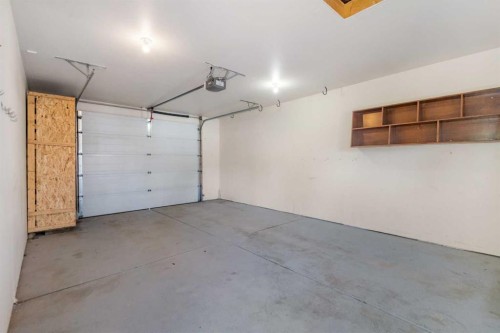 803 94 Avenue Sw, Calgary, AB - Indoor Photo Showing Garage