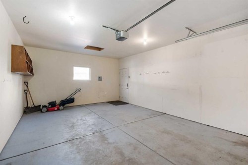 803 94 Avenue Sw, Calgary, AB - Indoor Photo Showing Garage