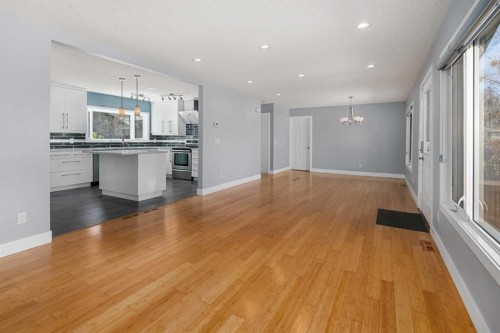 803 94 Avenue Sw, Calgary, AB - Indoor Photo Showing Kitchen With Upgraded Kitchen