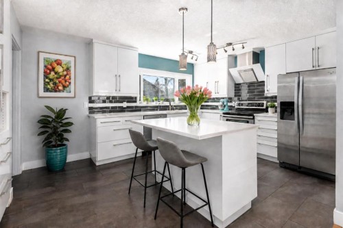 803 94 Avenue Sw, Calgary, AB - Indoor Photo Showing Kitchen With Stainless Steel Kitchen With Upgraded Kitchen