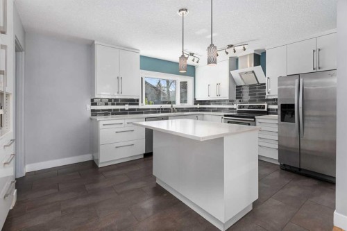 803 94 Avenue Sw, Calgary, AB - Indoor Photo Showing Kitchen With Stainless Steel Kitchen With Upgraded Kitchen