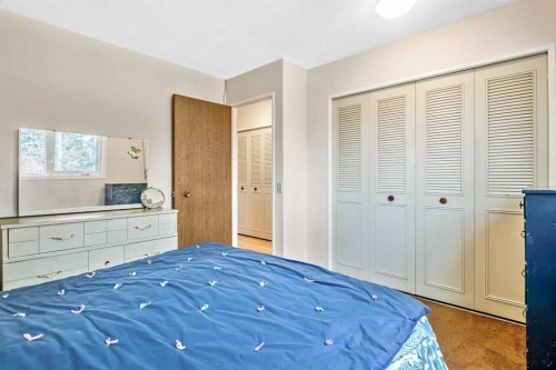 323 Woodvale Crescent Sw, Calgary, AB - Indoor Photo Showing Bedroom