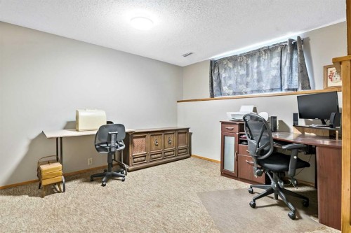 323 Woodvale Crescent Sw, Calgary, AB - Indoor Photo Showing Office